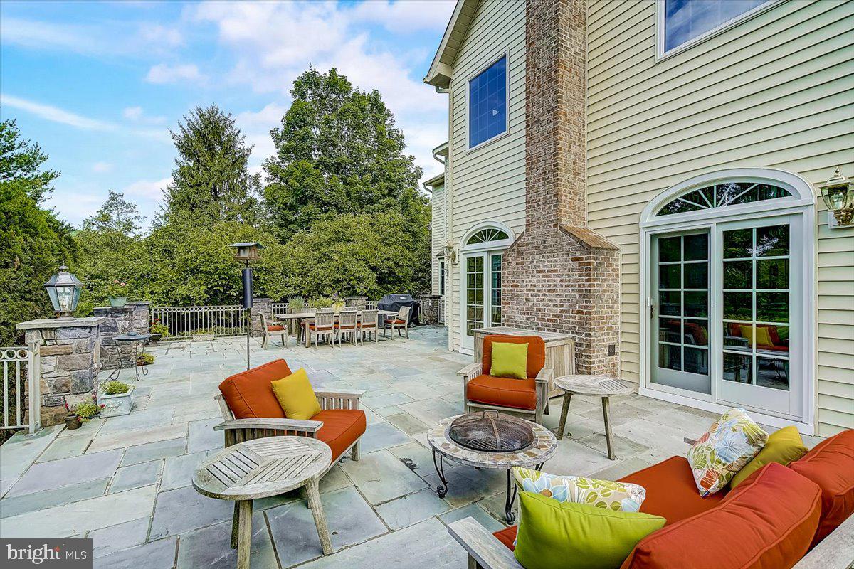 RIVER CROSSING - Residential