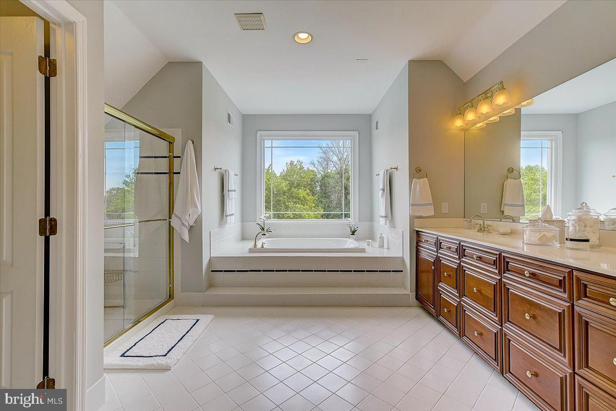 RIVER CROSSING - Residential