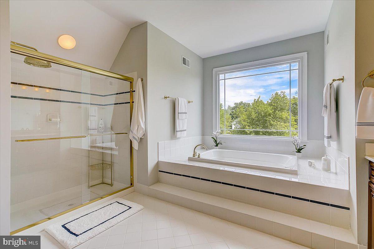 RIVER CROSSING - Residential