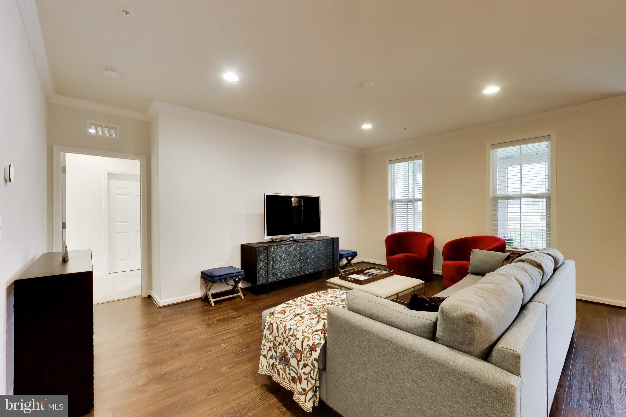 1640 VELVET LEAF LANE
