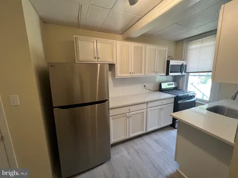 125 Sibley Avenue Unit B, Ardmore, PA MLS: PAMC2138794
