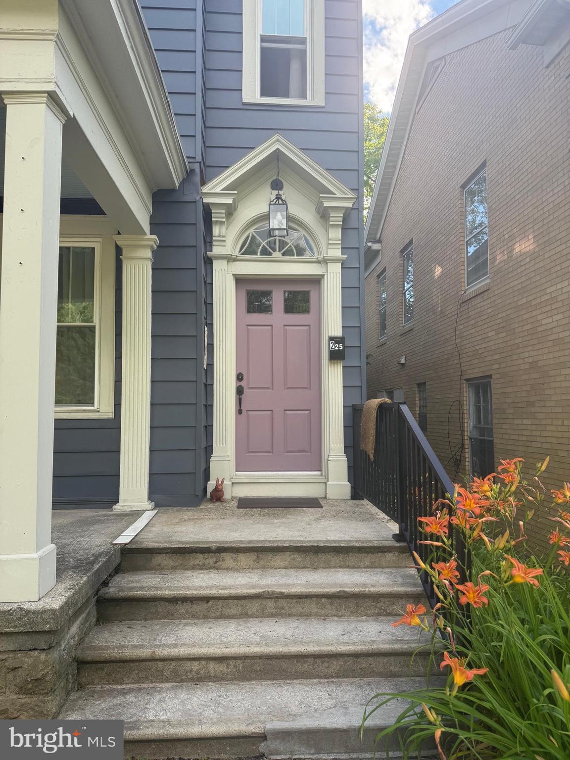 225 S CENTRE STREET