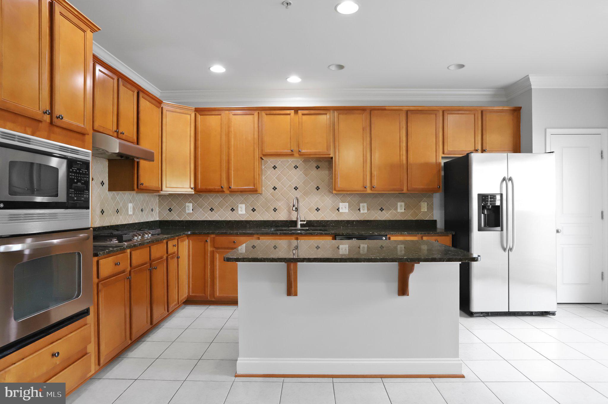 GATEWAY OVERLOOK - Residential Lease