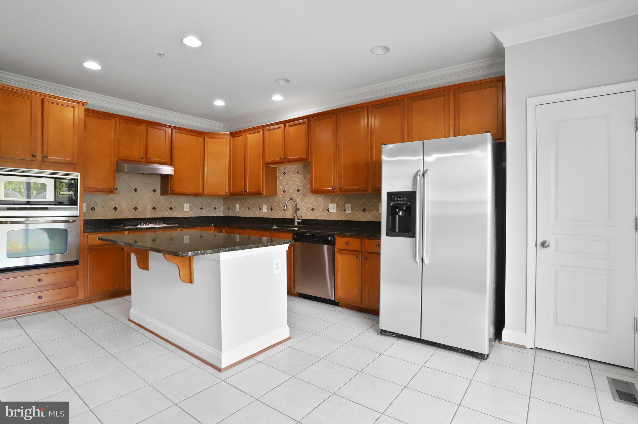 GATEWAY OVERLOOK - Residential Lease