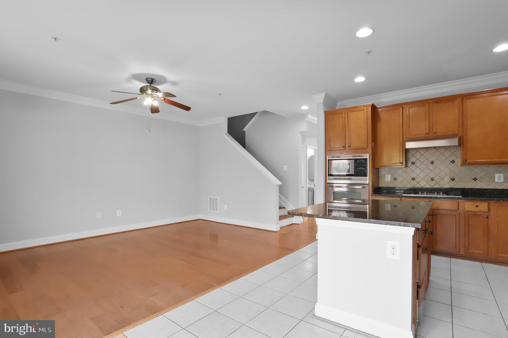 GATEWAY OVERLOOK - Residential Lease