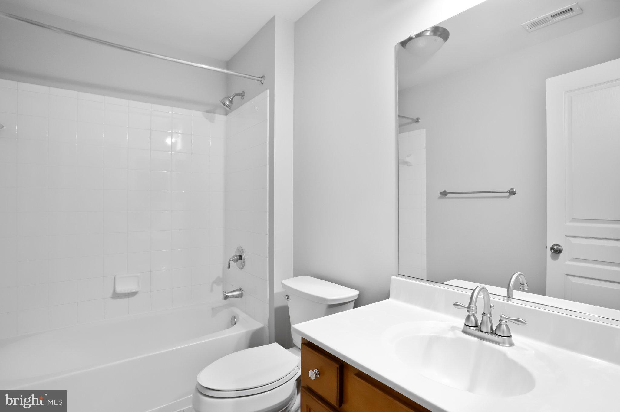 GATEWAY OVERLOOK - Residential Lease