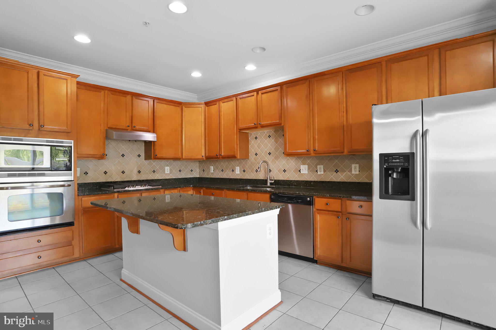 GATEWAY OVERLOOK - Residential Lease