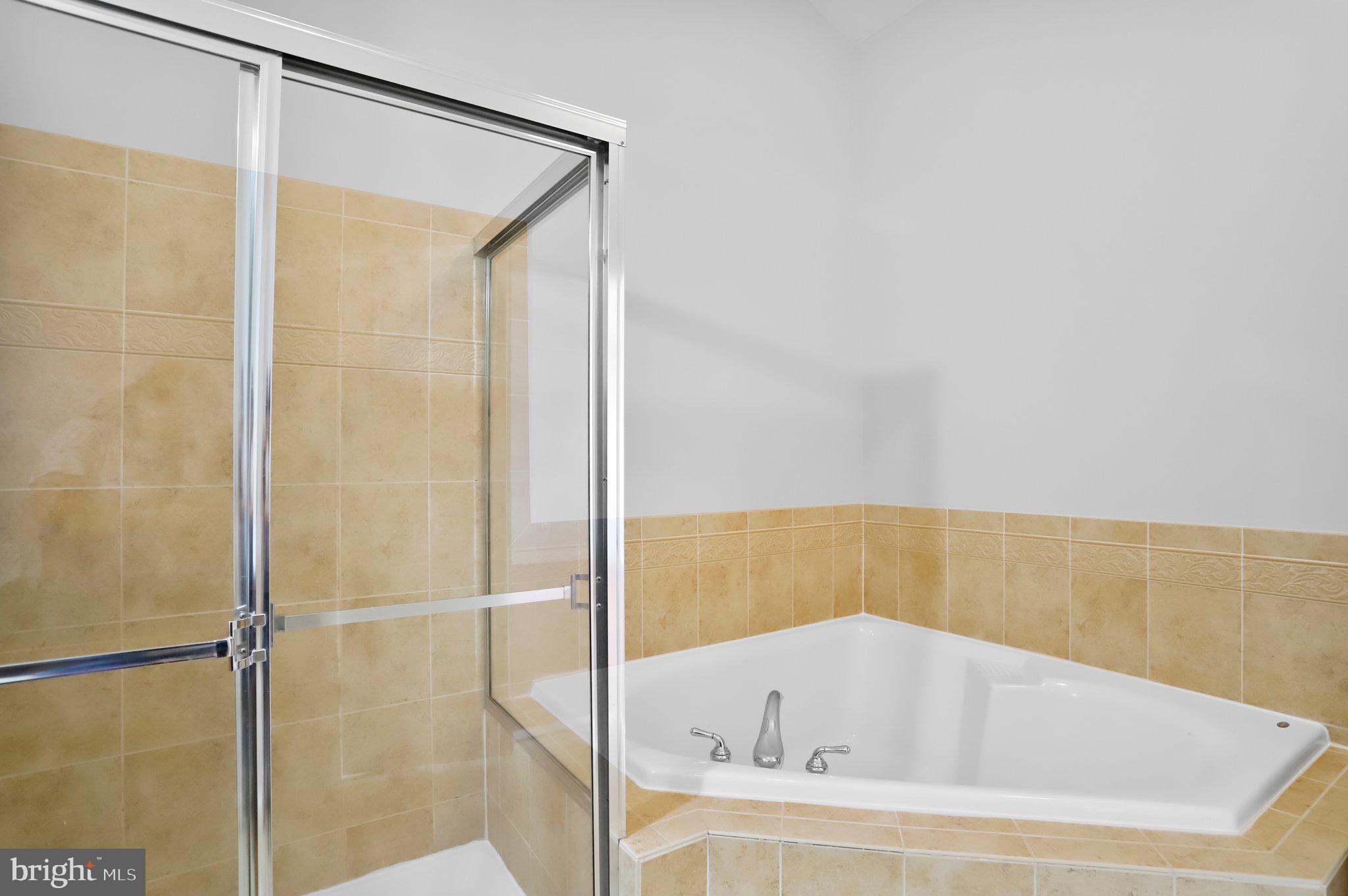 GATEWAY OVERLOOK - Residential Lease