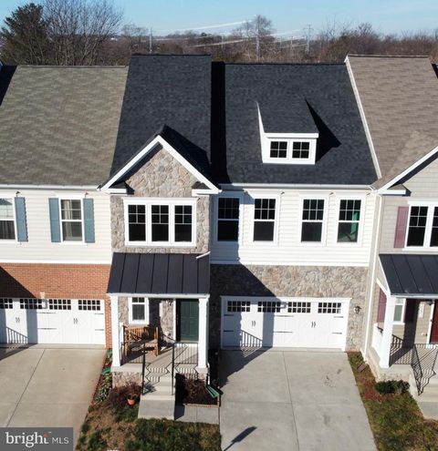 Townhouse For Rent - 20473 Rolling Water Terrace<br/> ASHBURN, VA 20147