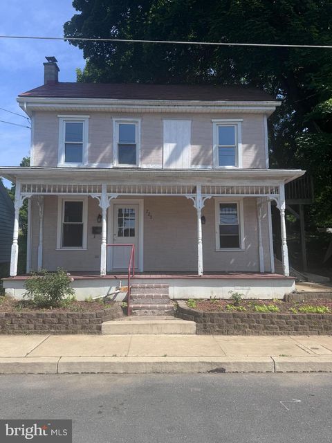 Homes For Sale - 227 Gettysburg Street<br/> DILLSBURG, PA 17019