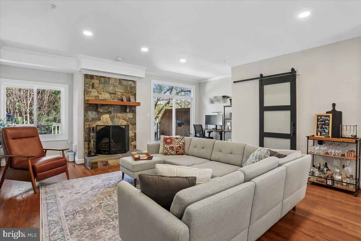 ROSE HILL FALLS - Residential