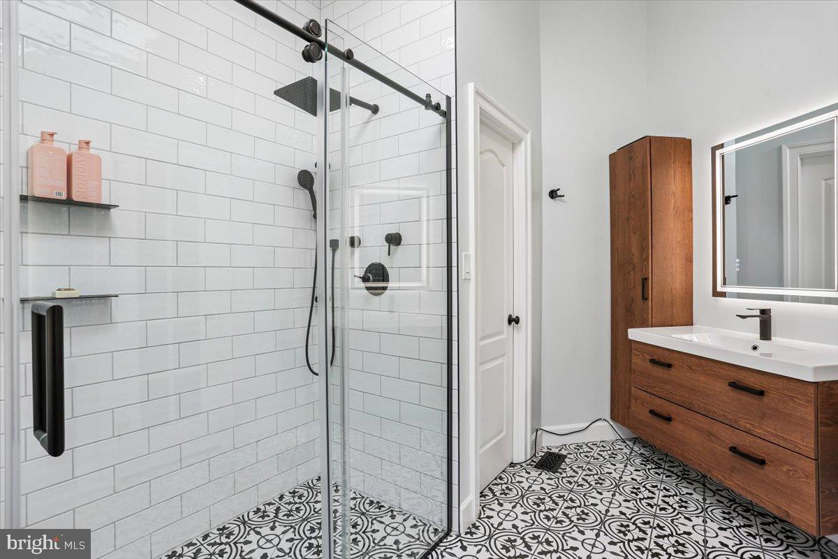 ROSE HILL FALLS - Residential