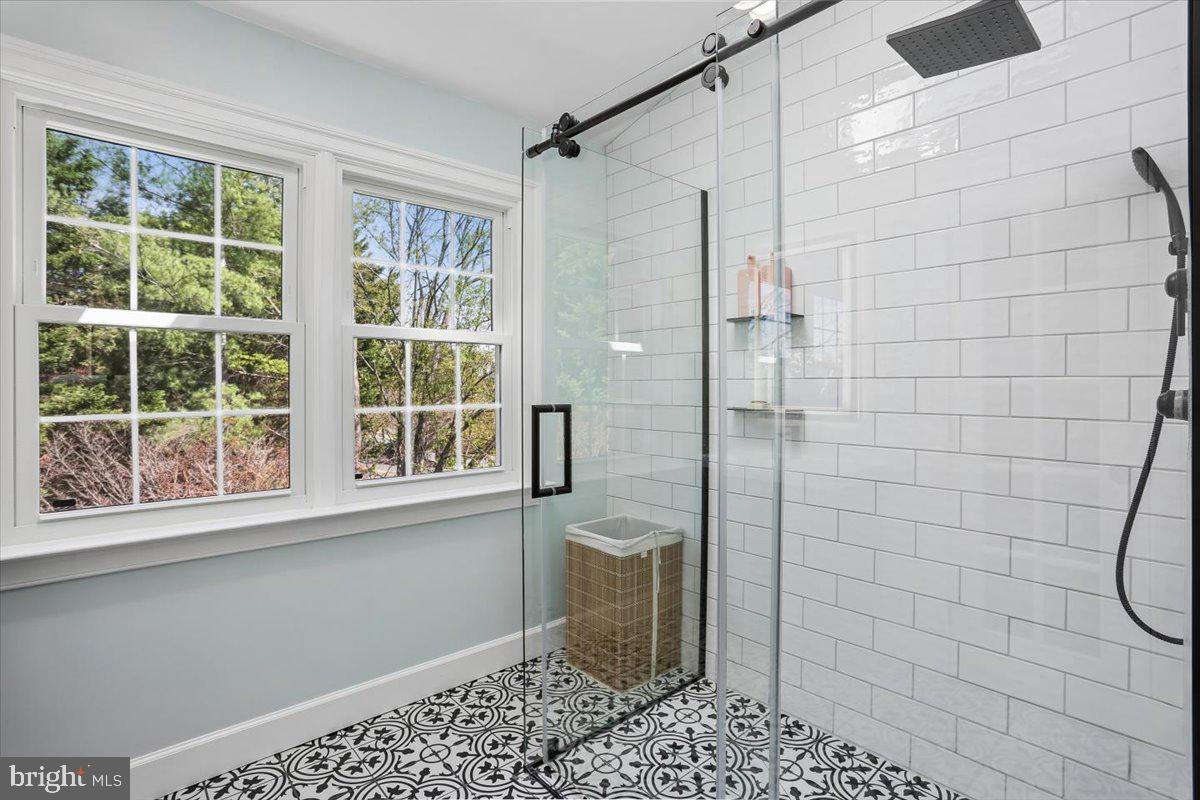 ROSE HILL FALLS - Residential