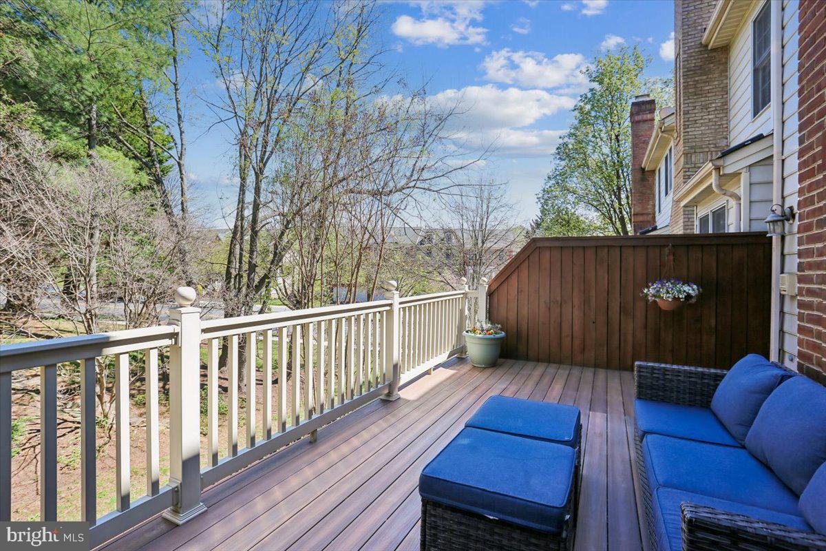 ROSE HILL FALLS - Residential