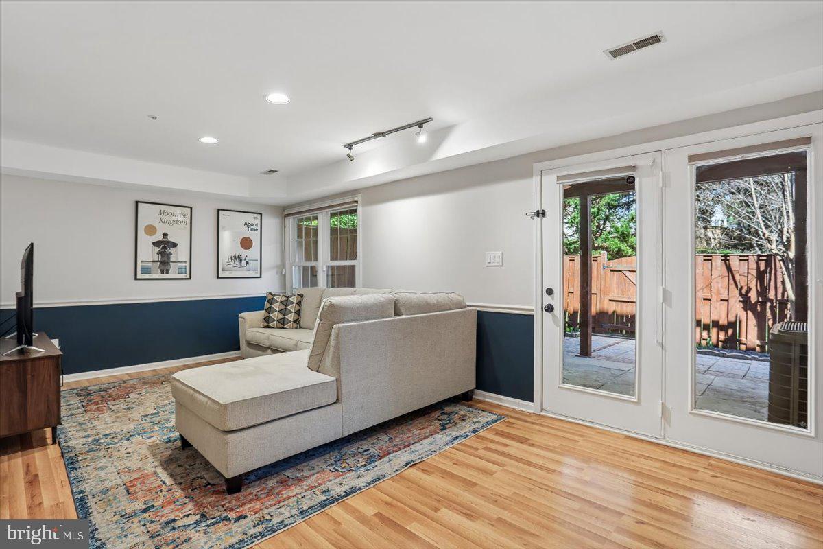 ROSE HILL FALLS - Residential