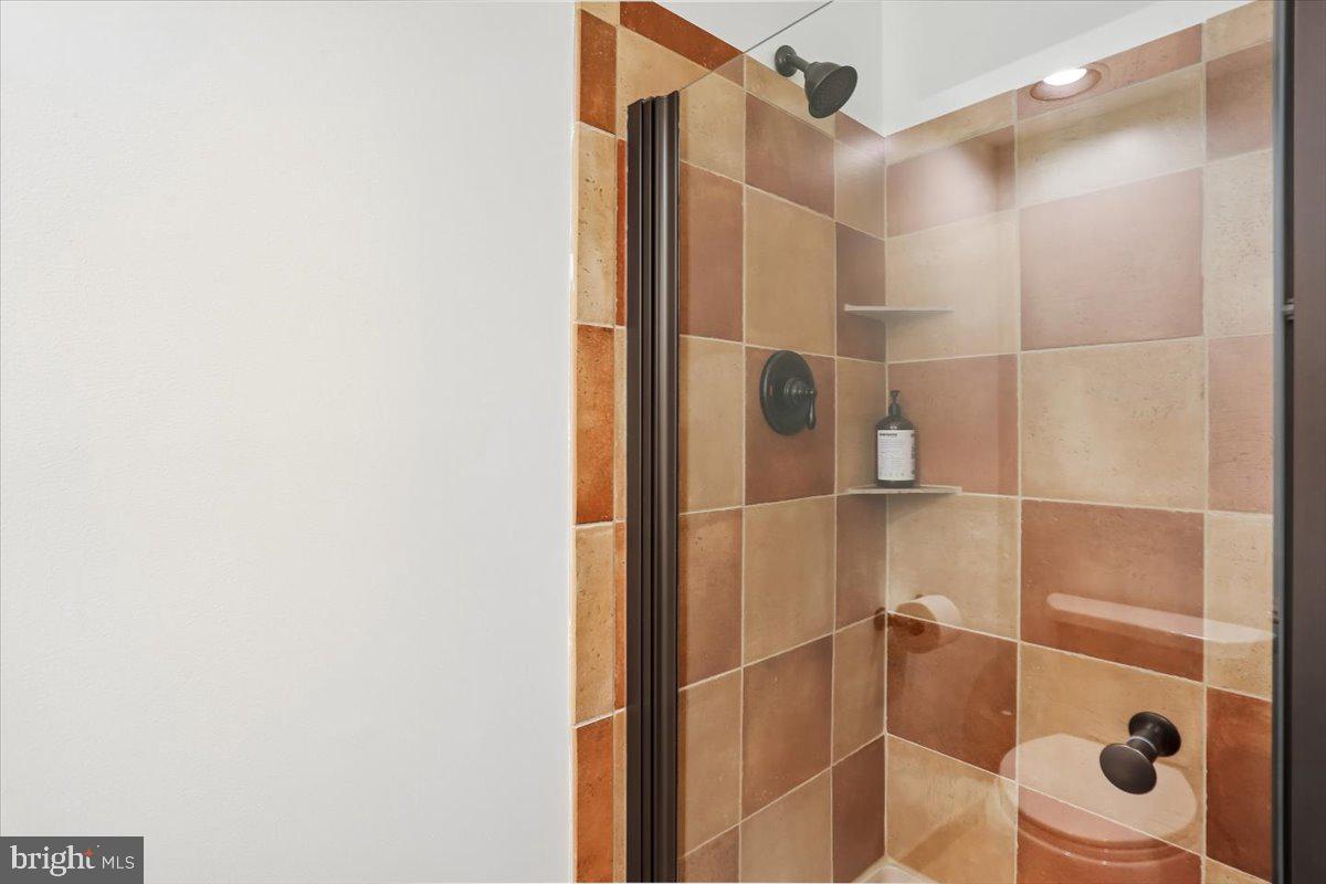 ROSE HILL FALLS - Residential