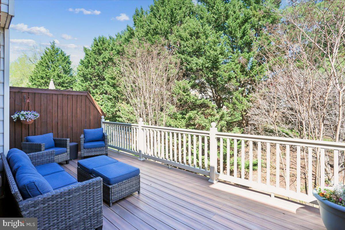 ROSE HILL FALLS - Residential