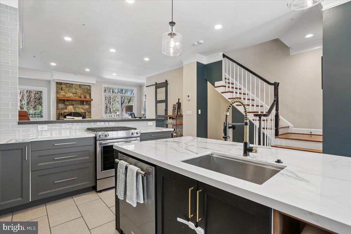 ROSE HILL FALLS - Residential