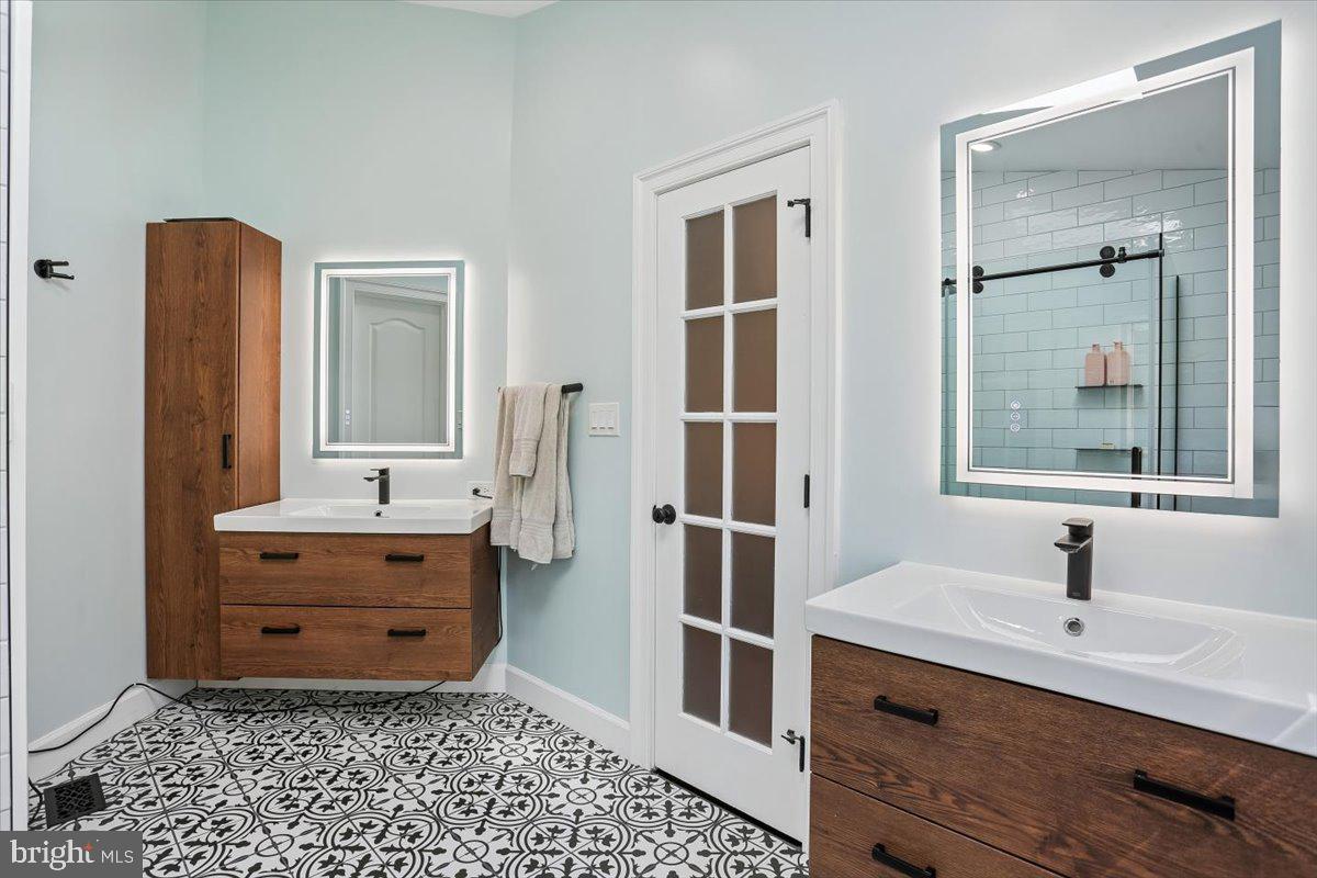 ROSE HILL FALLS - Residential