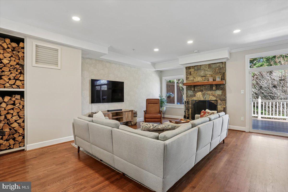 ROSE HILL FALLS - Residential