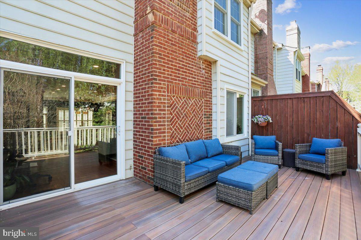 ROSE HILL FALLS - Residential