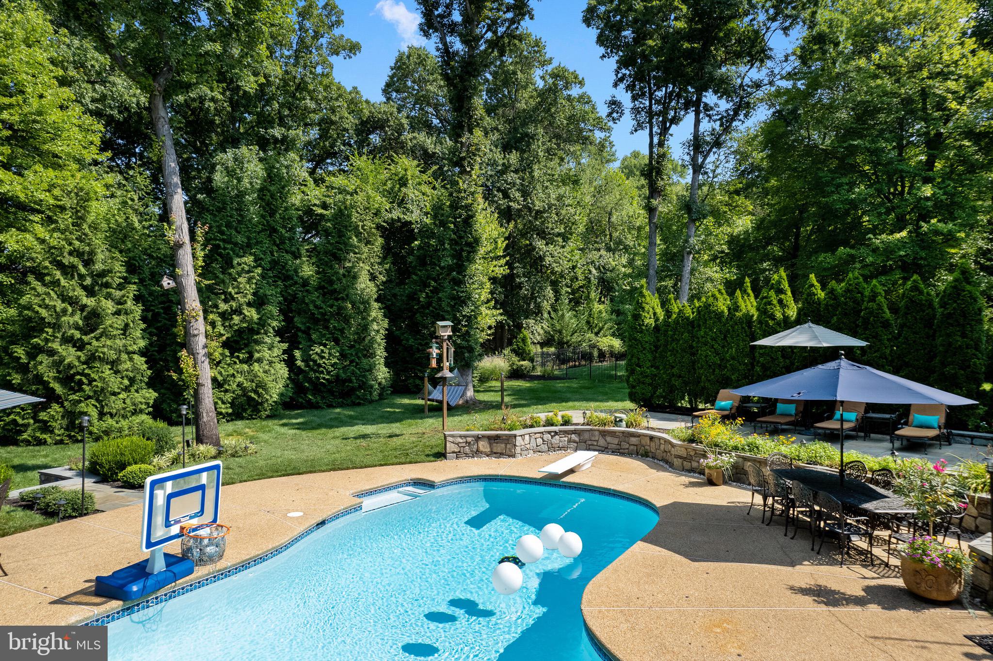 OAKTON CHASE - Residential