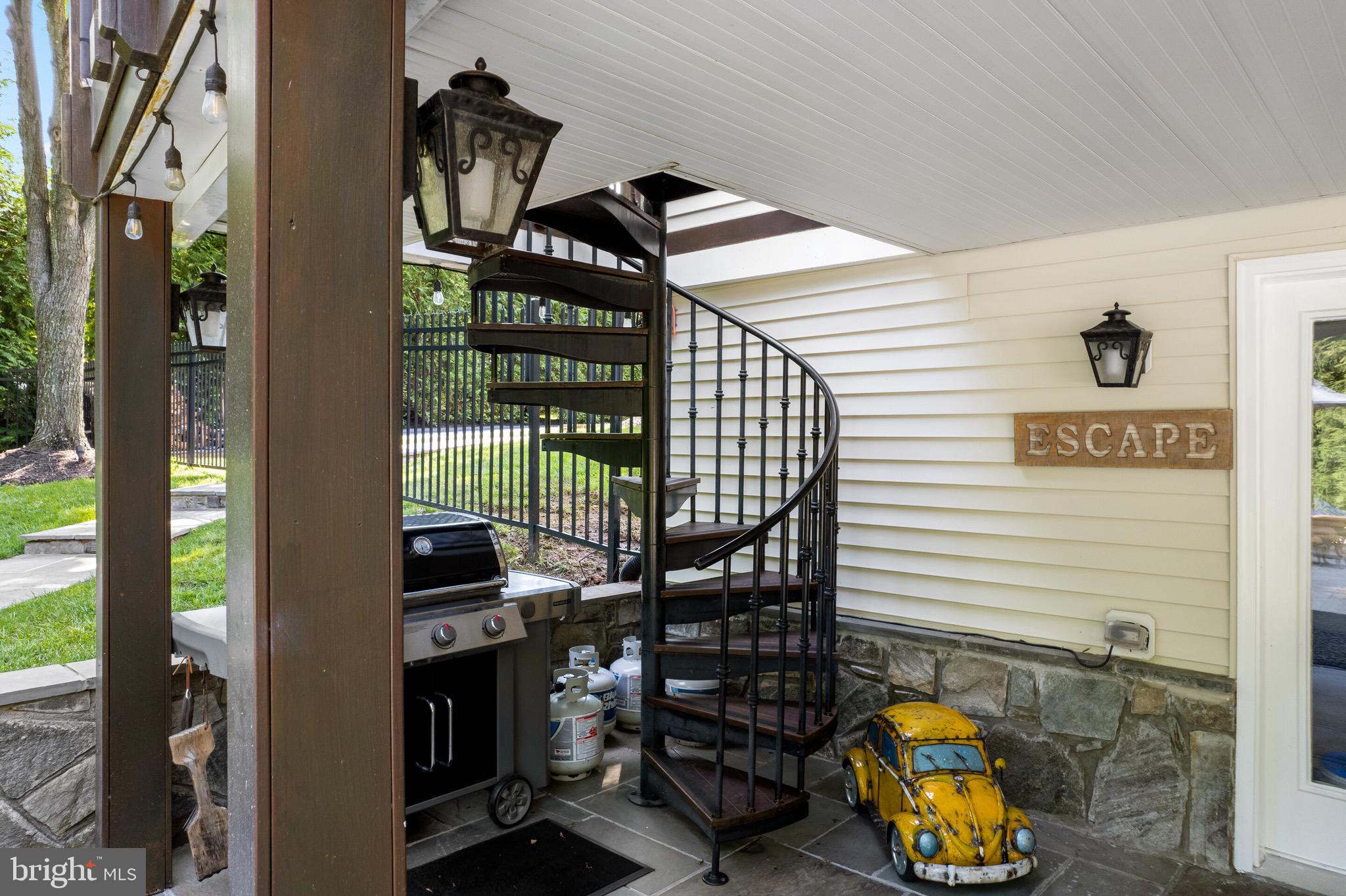 OAKTON CHASE - Residential