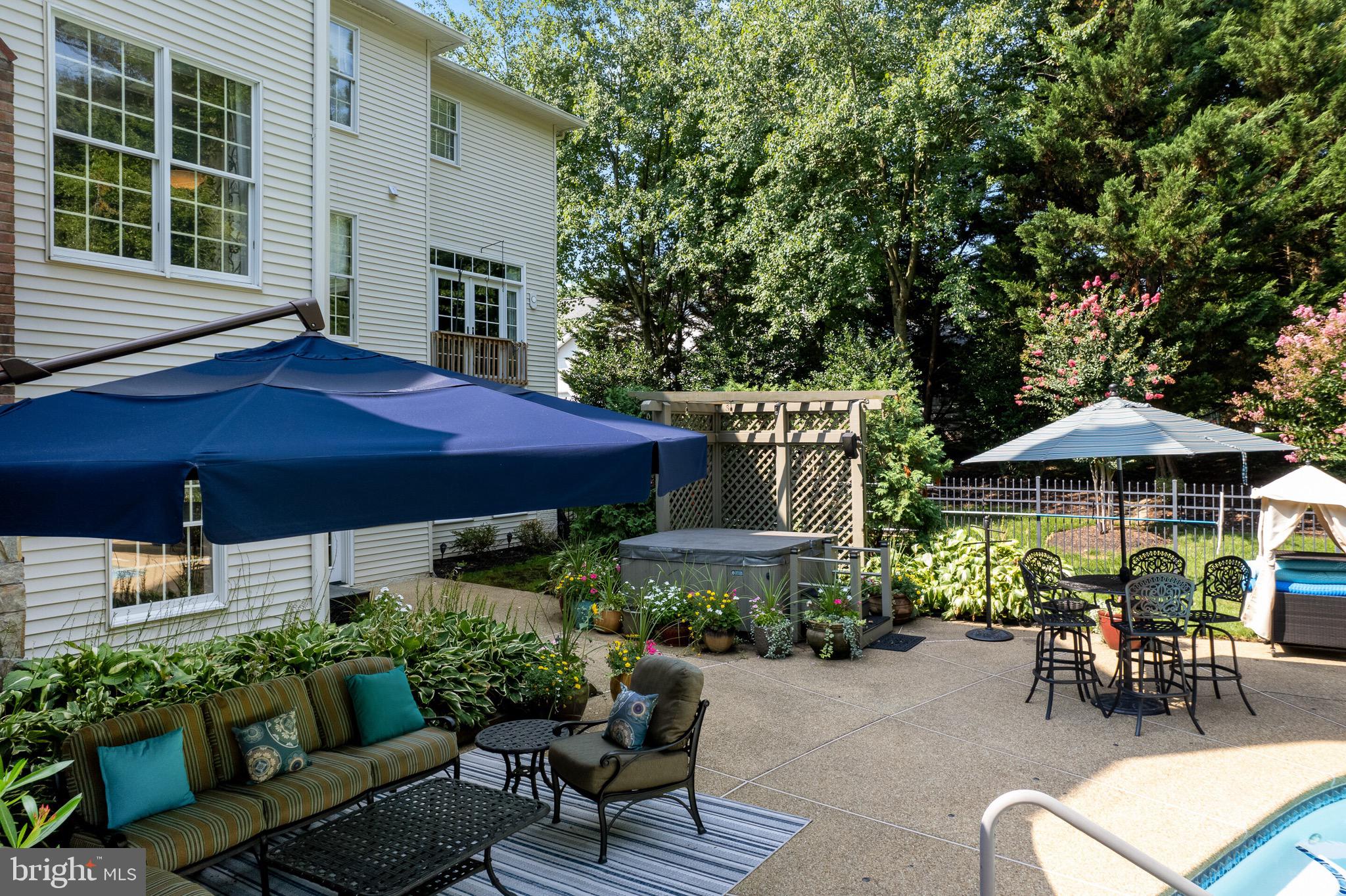 OAKTON CHASE - Residential