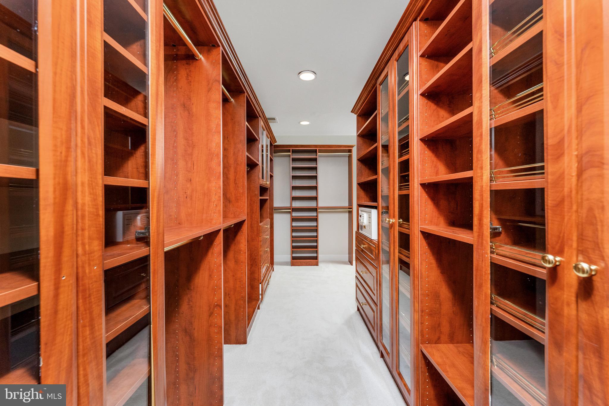 OAKTON CHASE - Residential