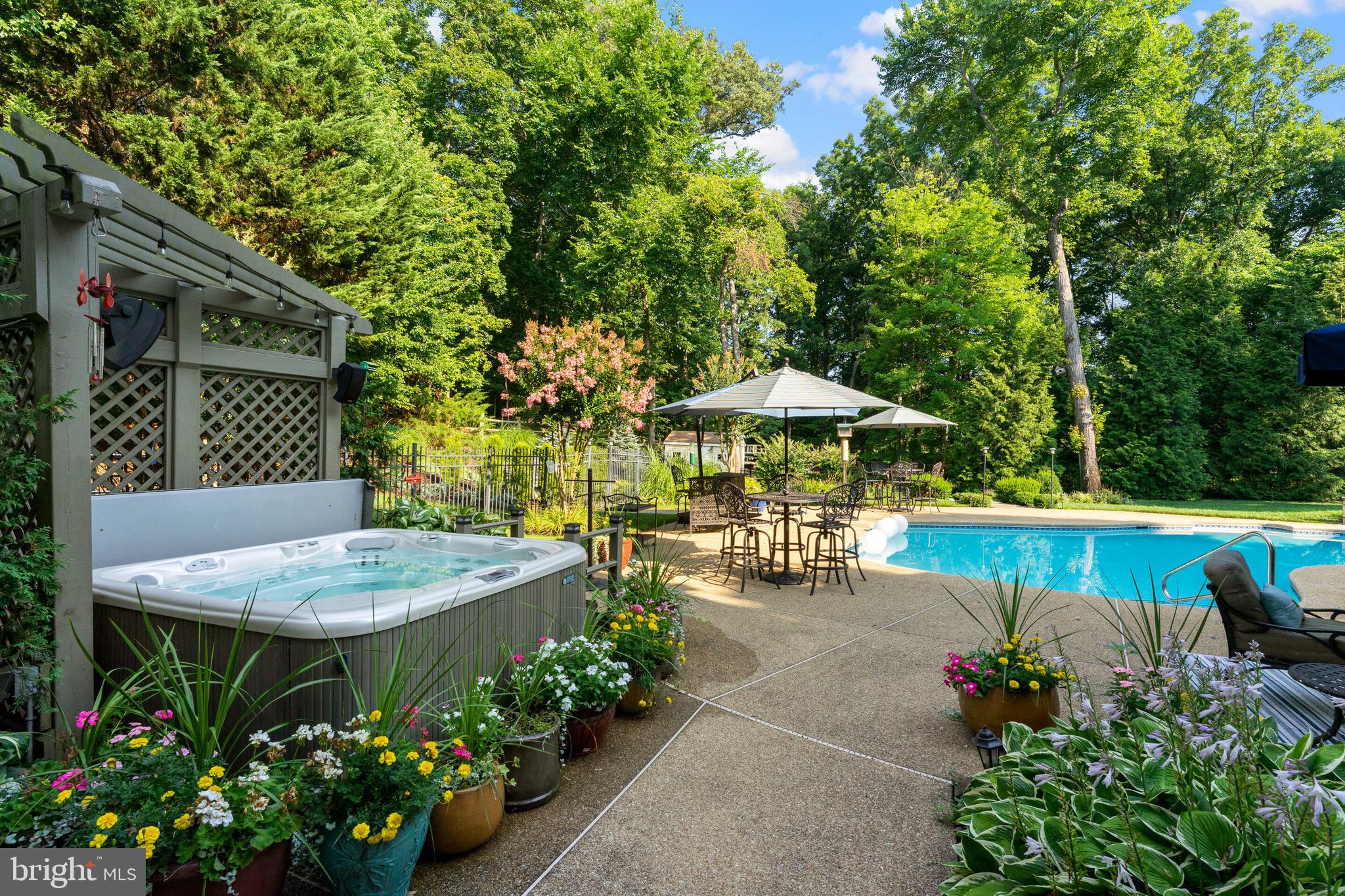 OAKTON CHASE - Residential