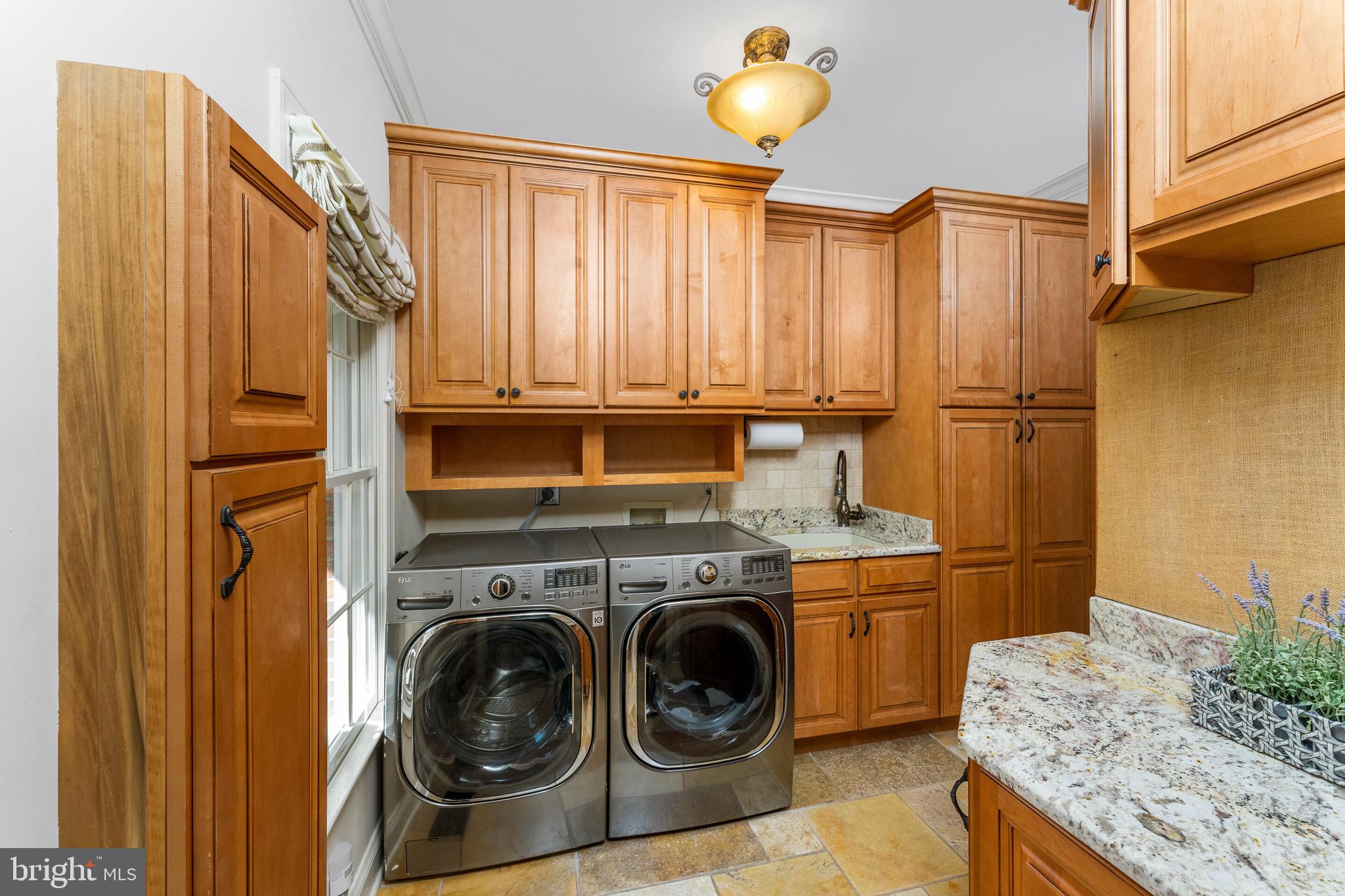 OAKTON CHASE - Residential