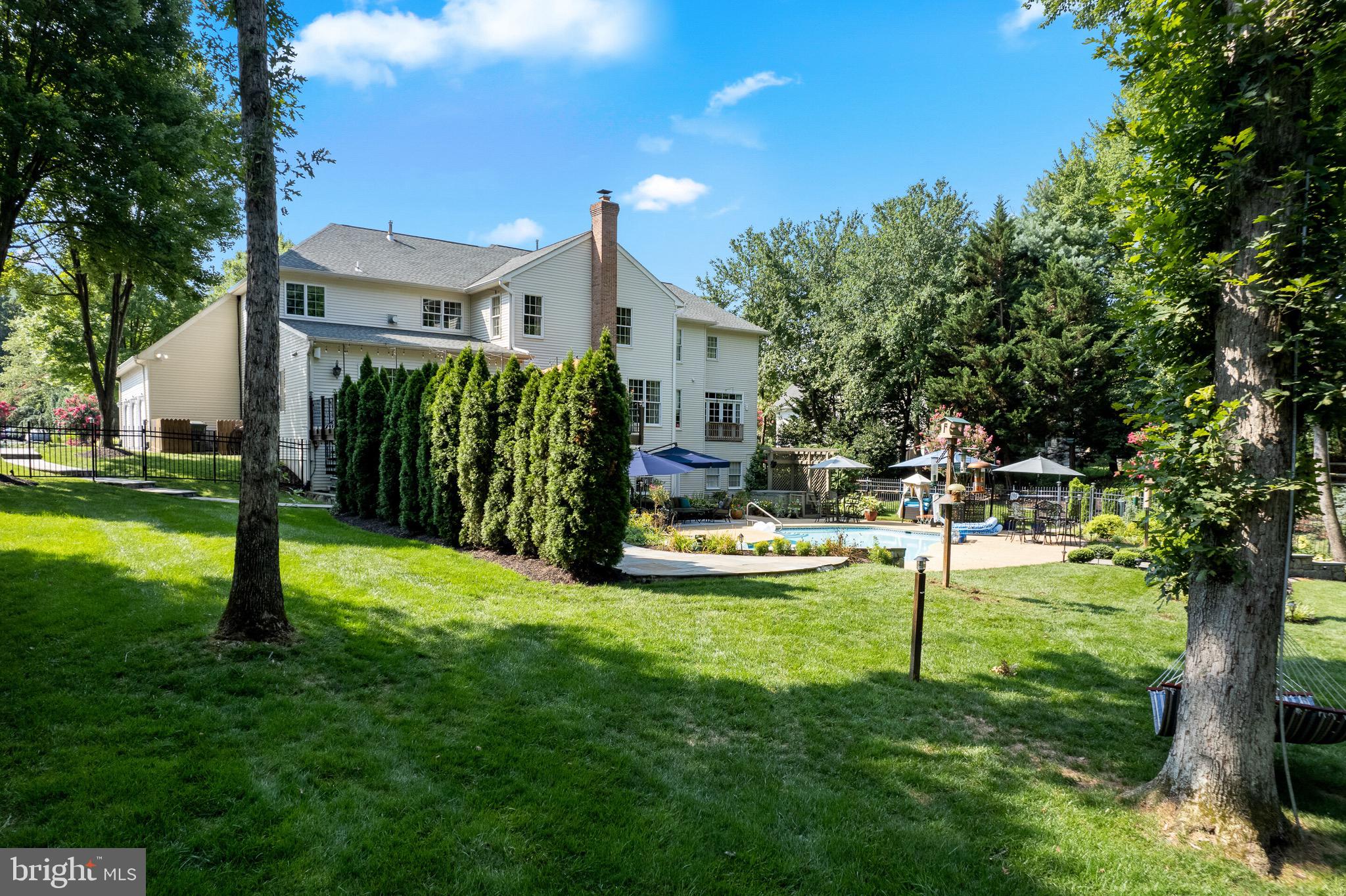 OAKTON CHASE - Residential