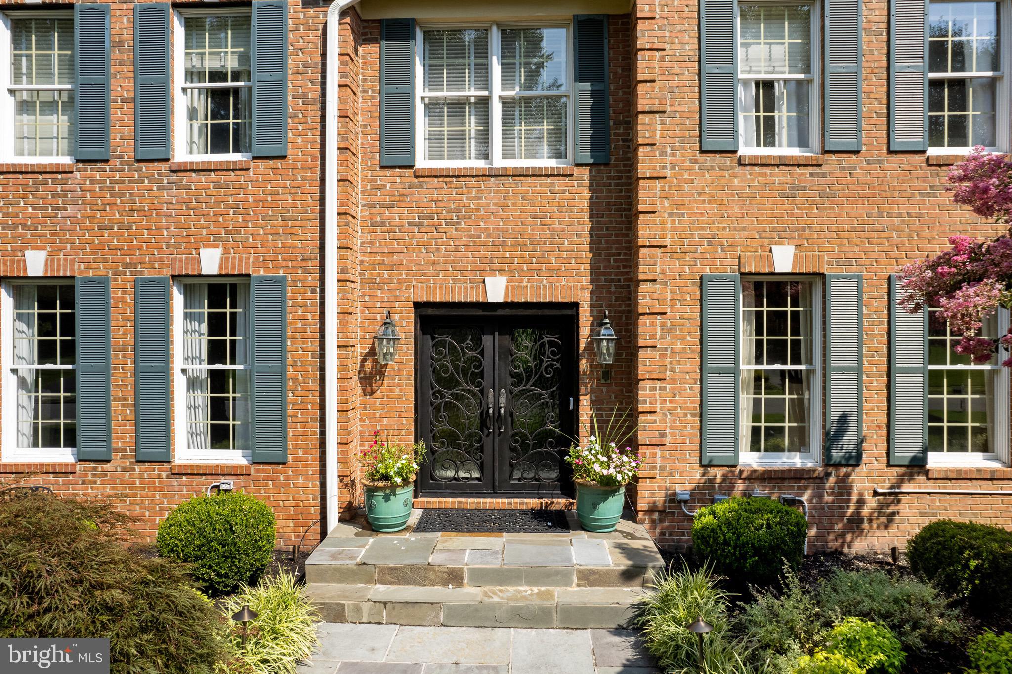 OAKTON CHASE - Residential