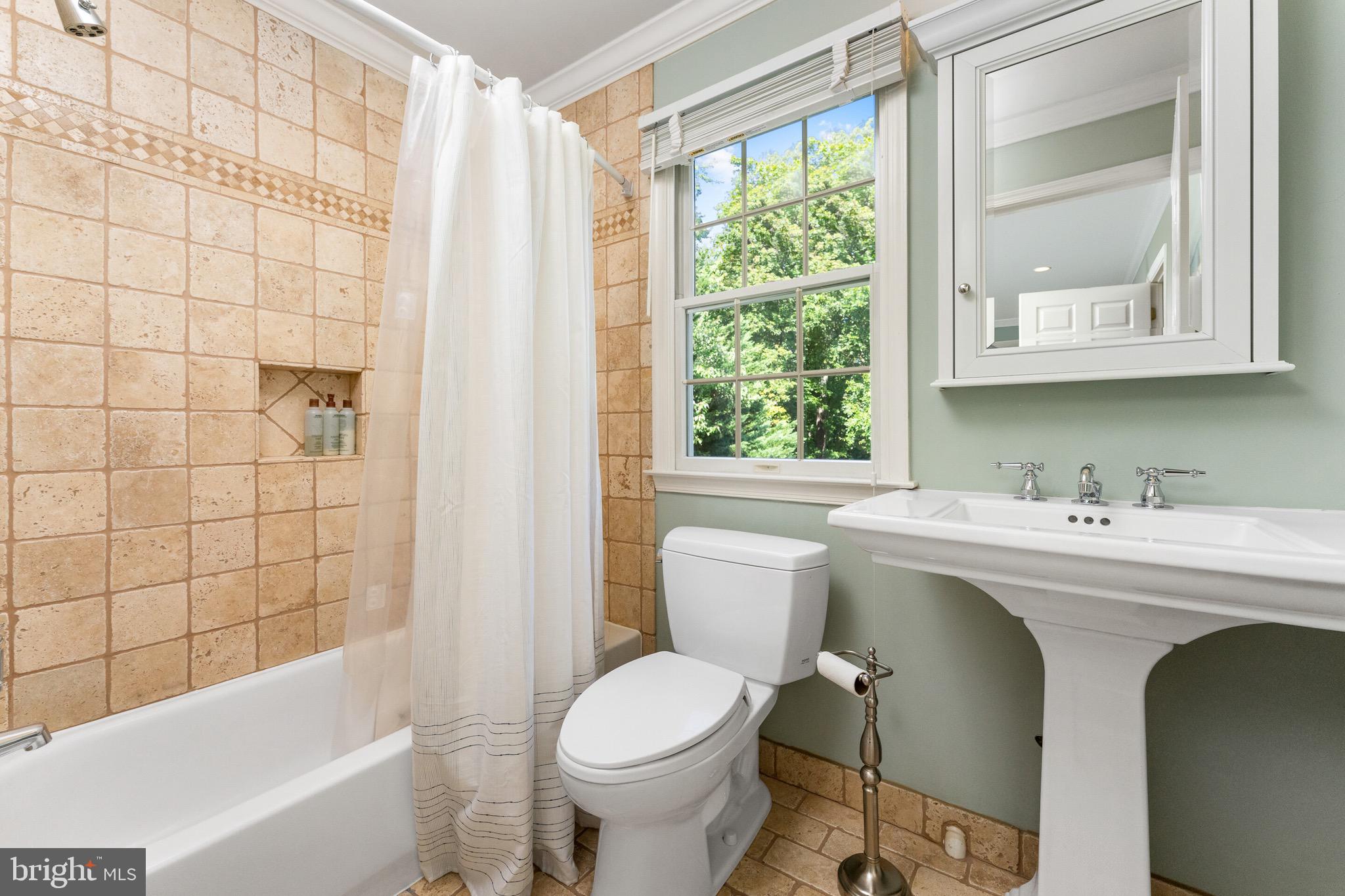 OAKTON CHASE - Residential