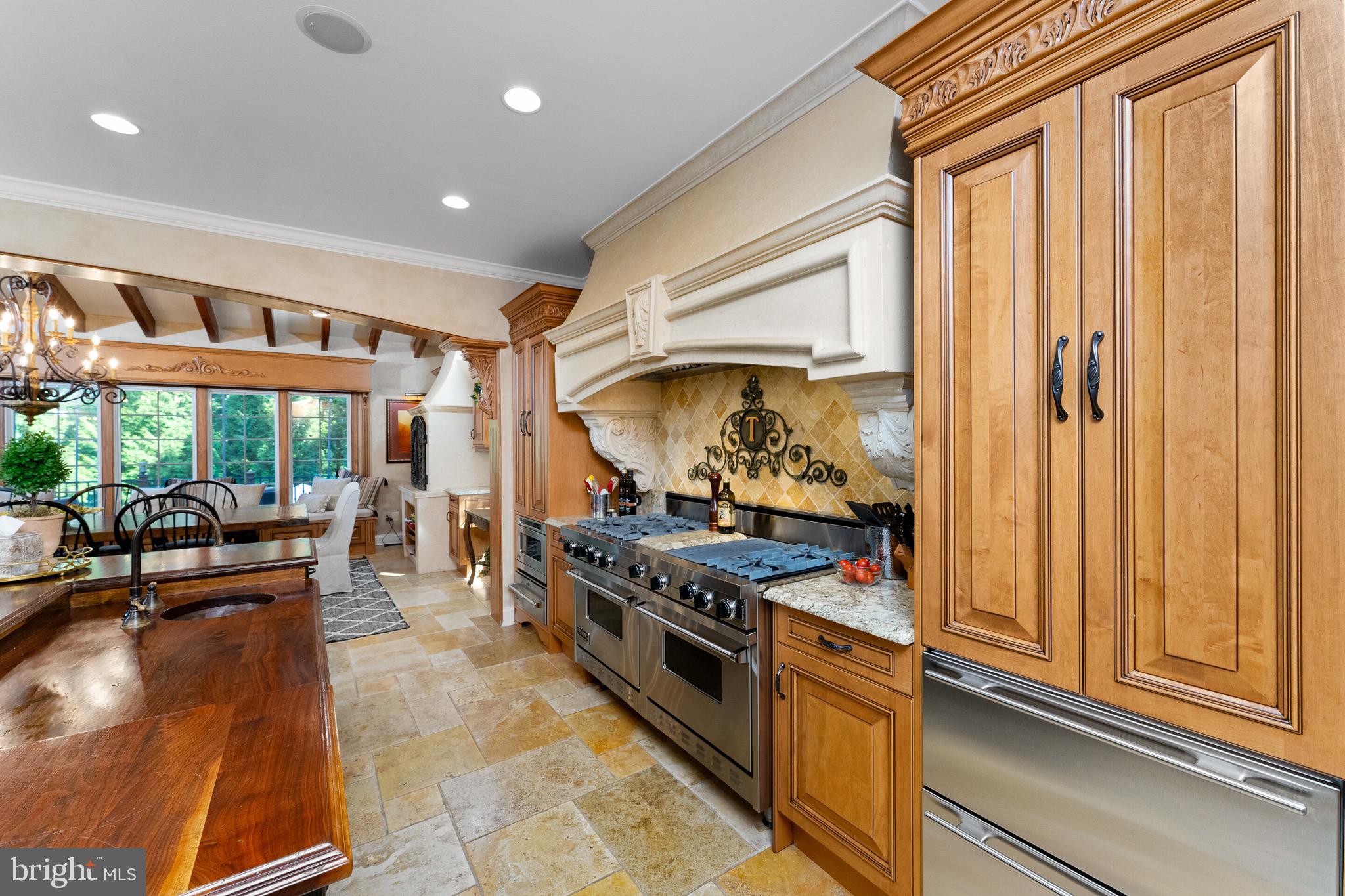 OAKTON CHASE - Residential