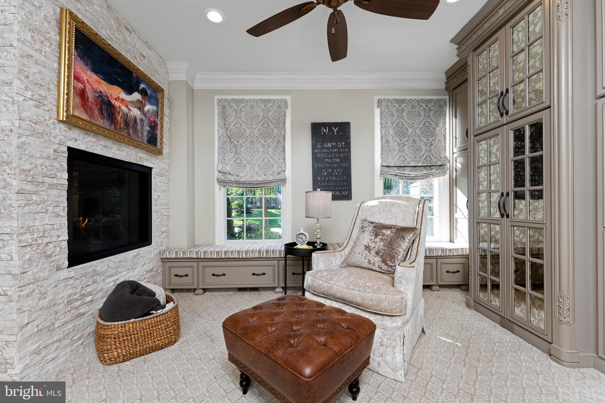 OAKTON CHASE - Residential