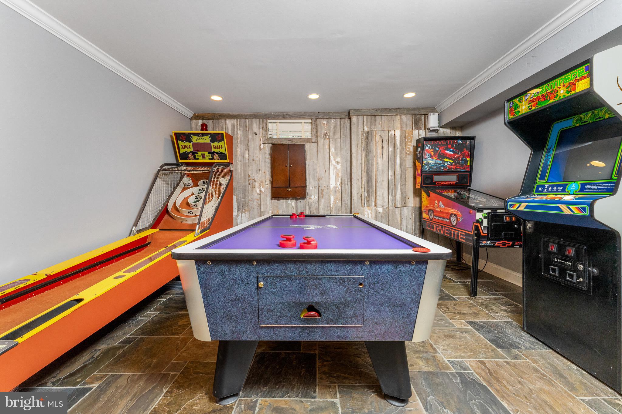 OAKTON CHASE - Residential