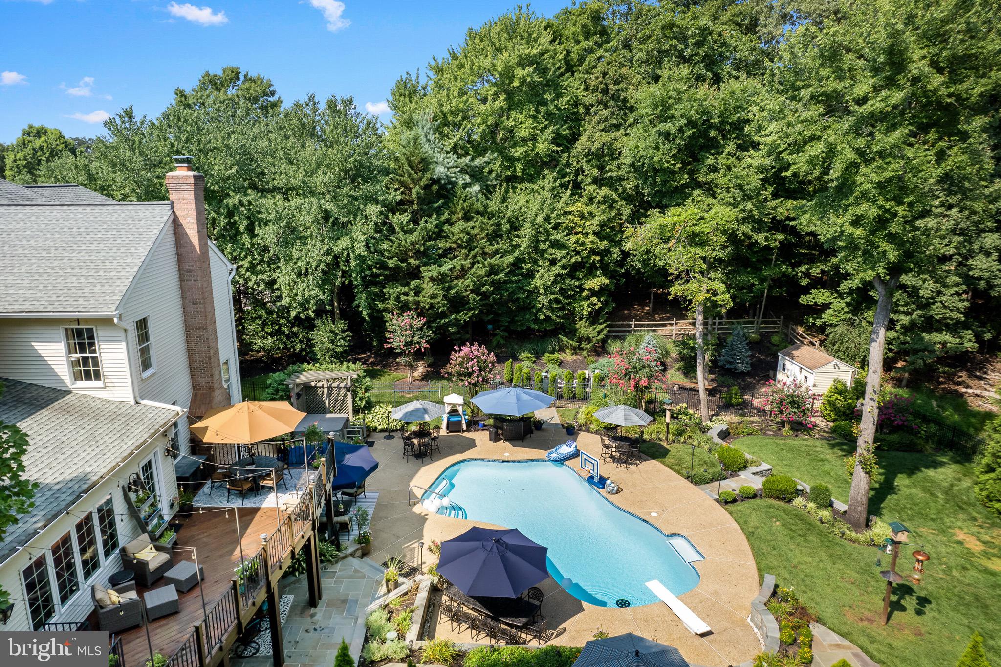 OAKTON CHASE - Residential