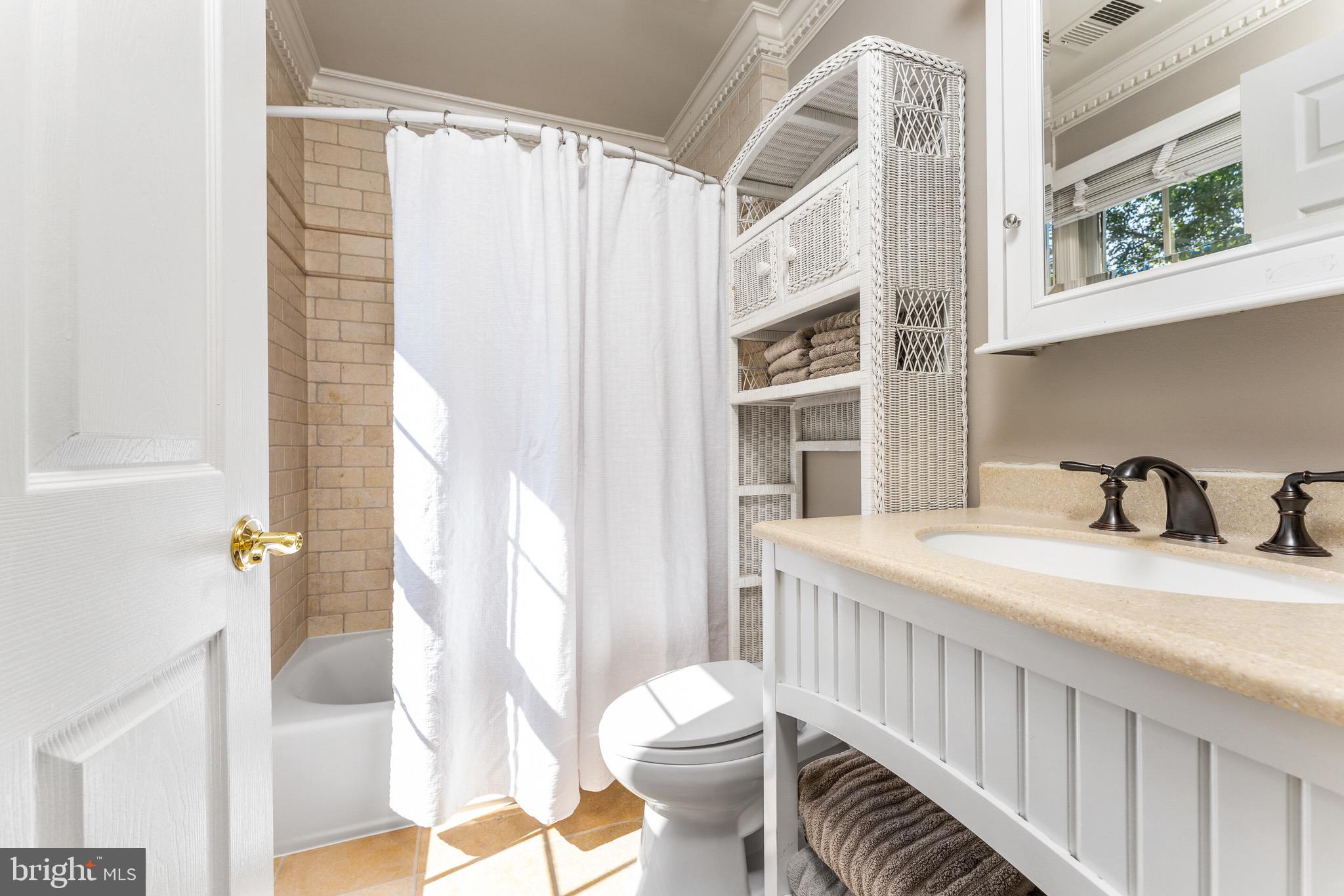 OAKTON CHASE - Residential