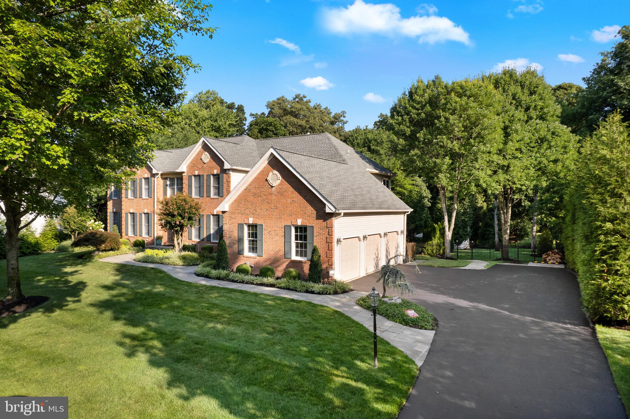 OAKTON CHASE - Residential