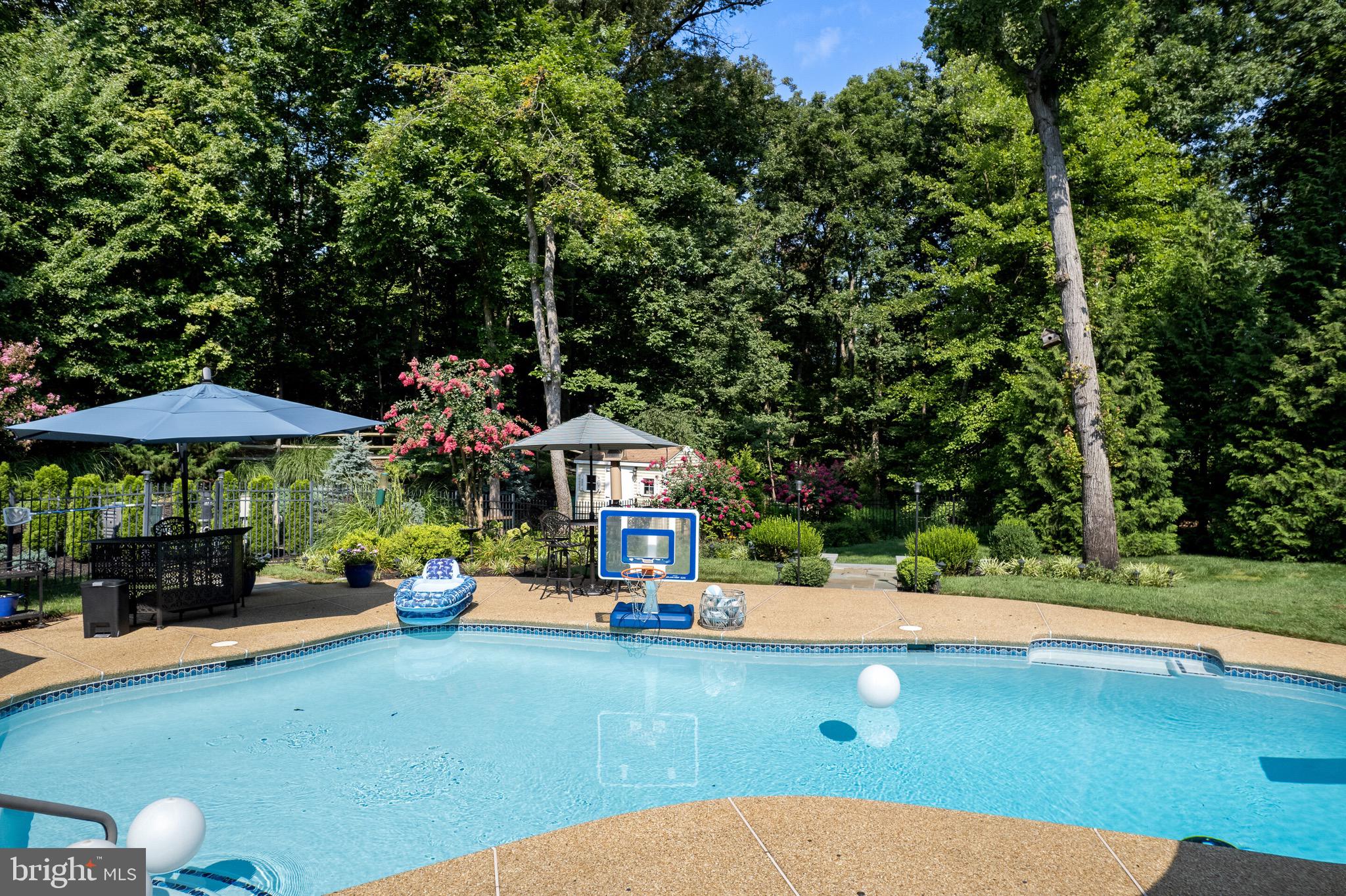 OAKTON CHASE - Residential