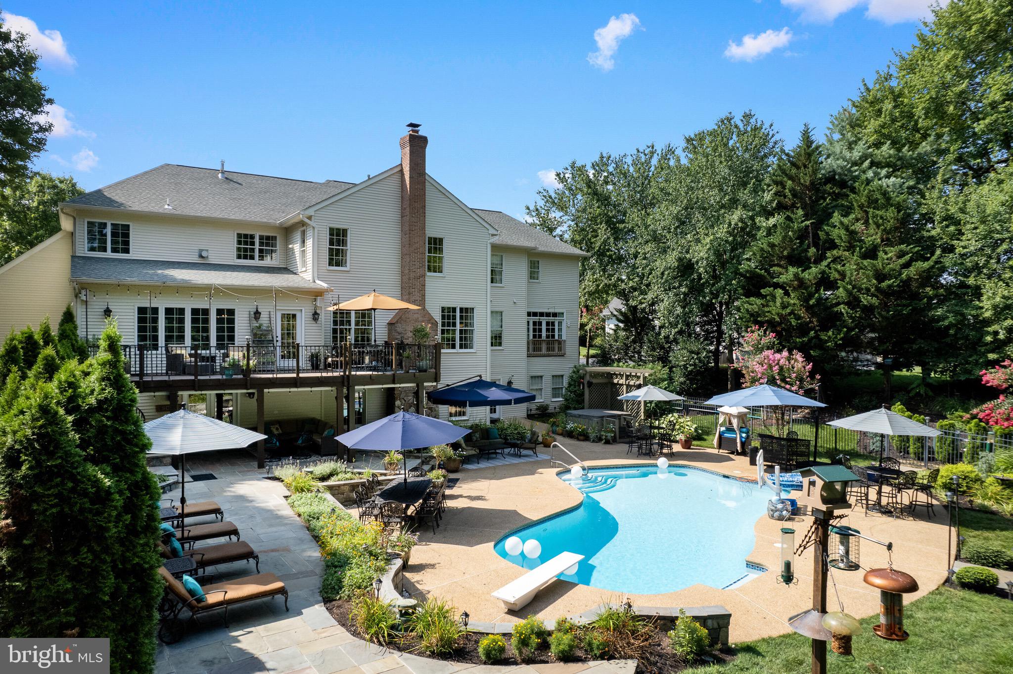 OAKTON CHASE - Residential