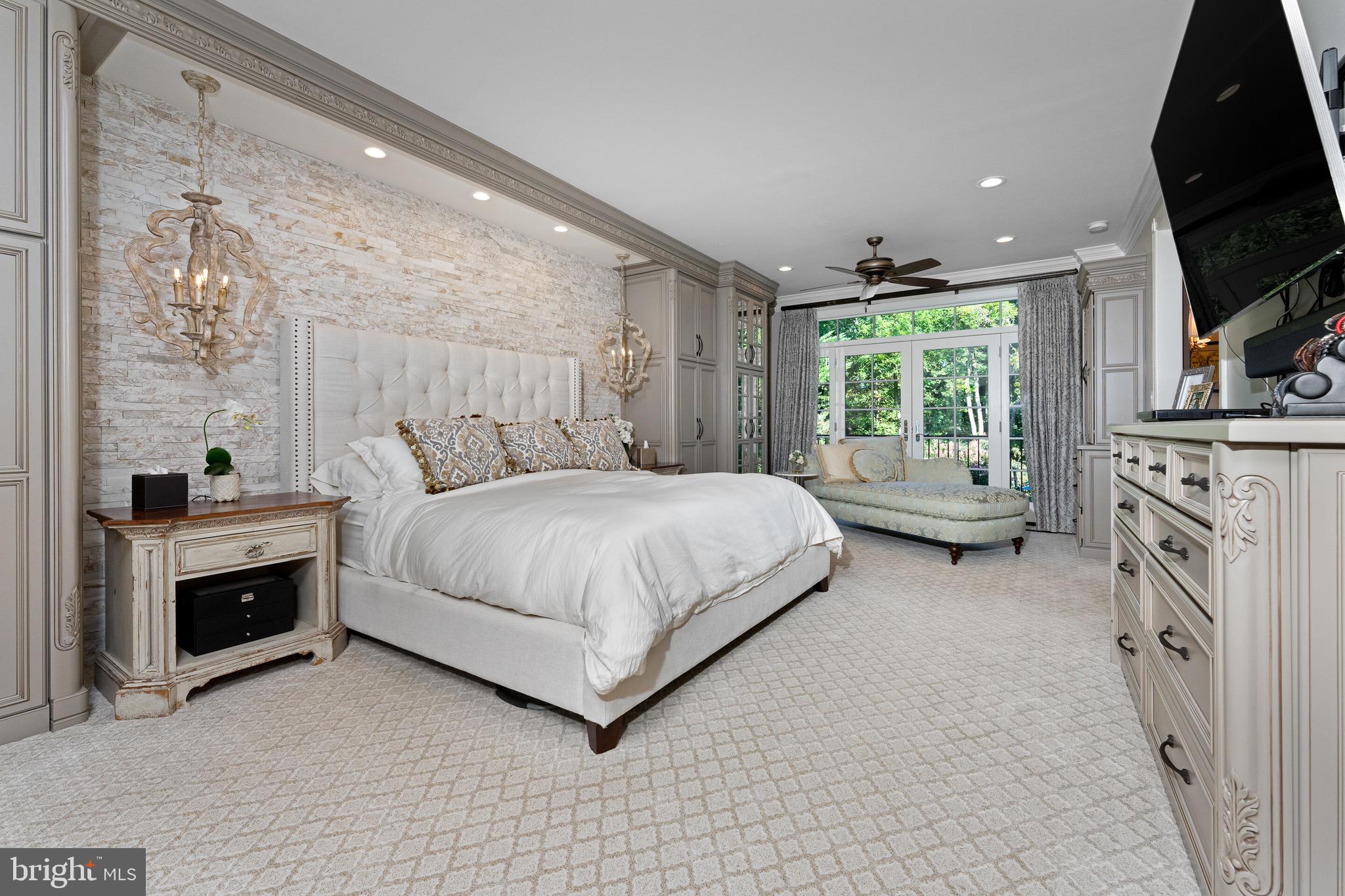 OAKTON CHASE - Residential