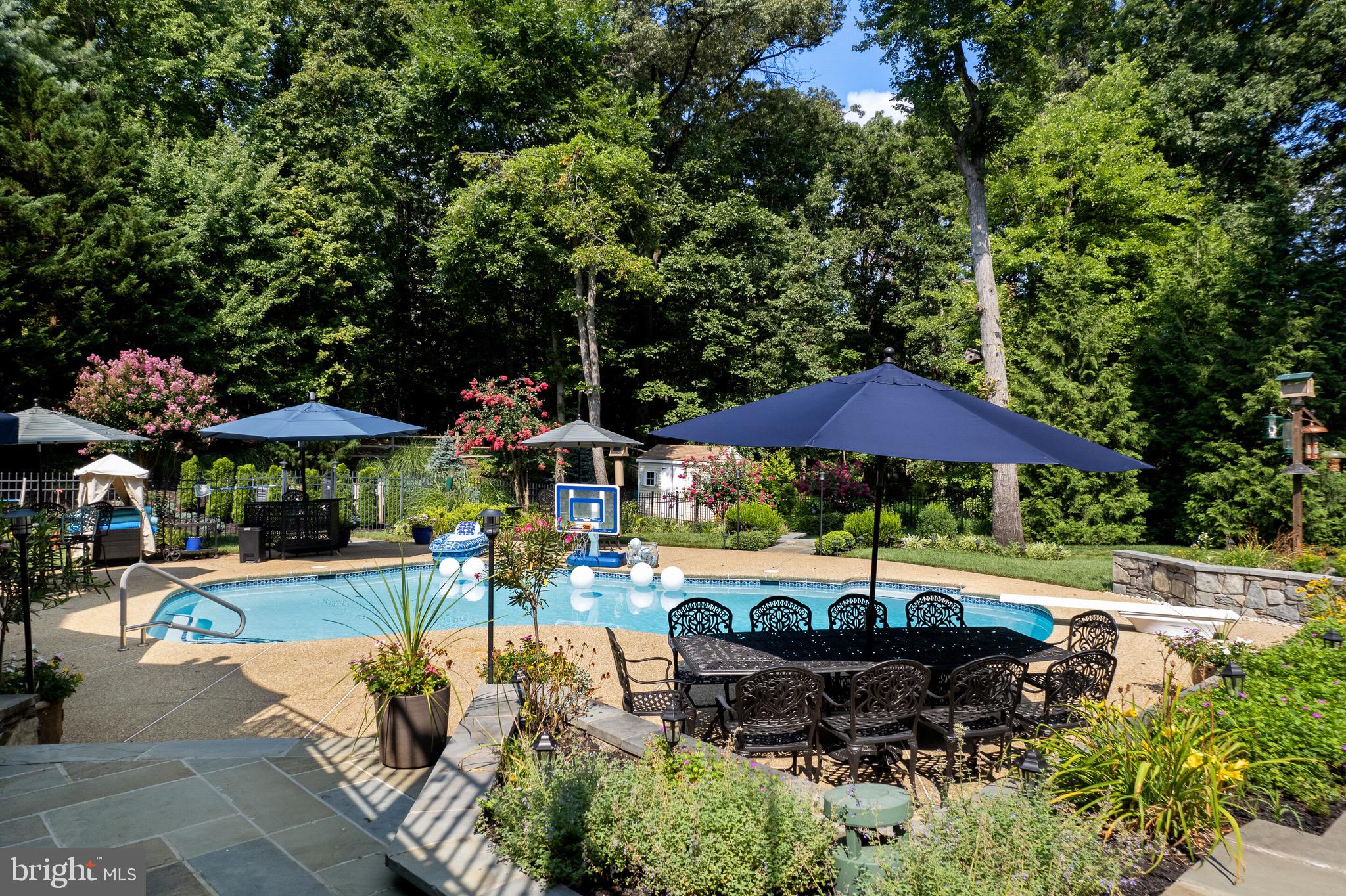 OAKTON CHASE - Residential