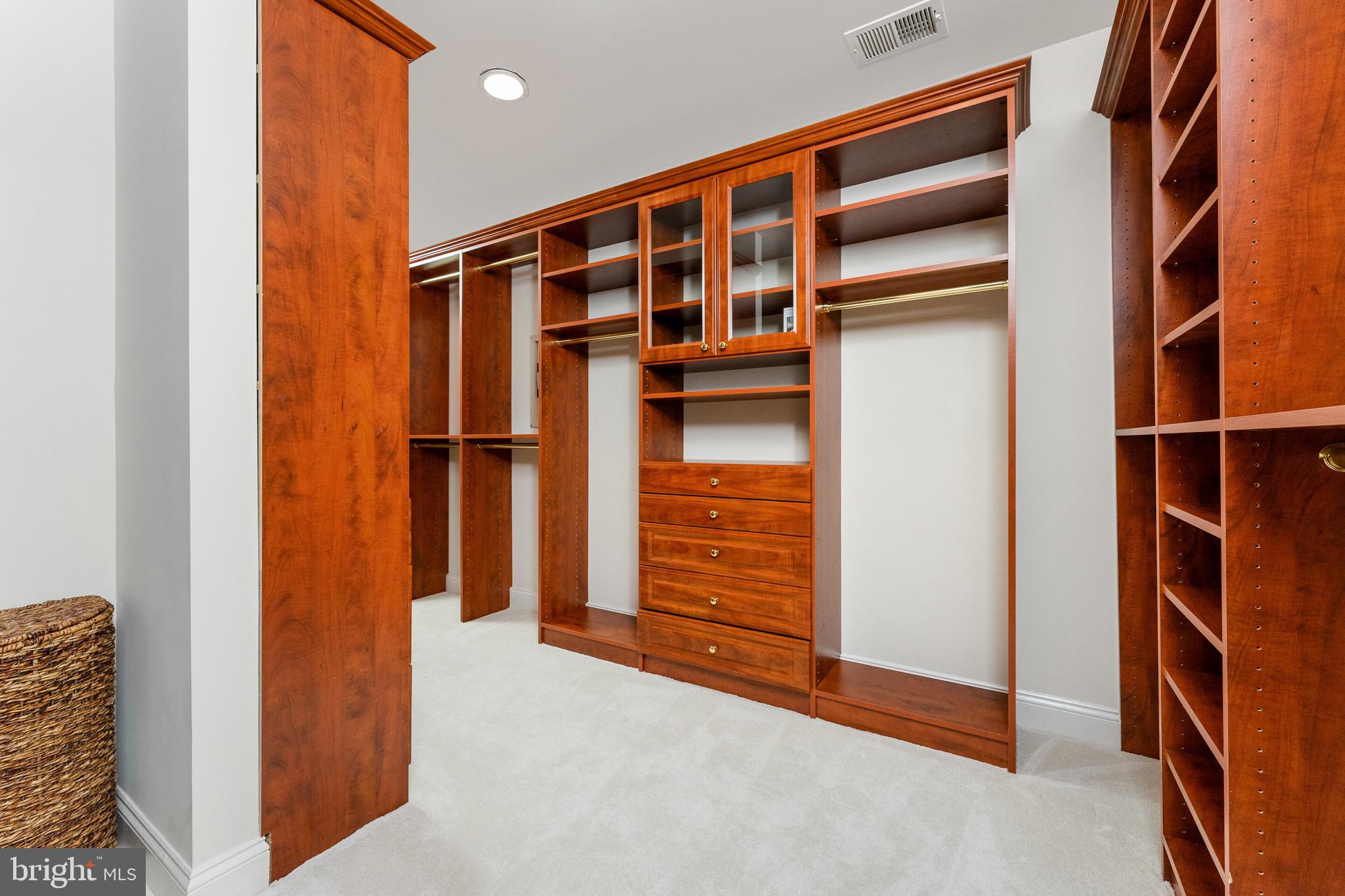 OAKTON CHASE - Residential