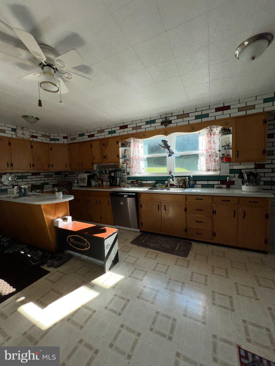 11402 RED HILL ROAD SW