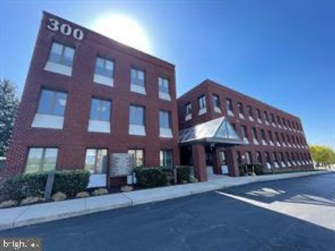 Photo of 300 Foxcroft Avenue #B3, MARTINSBURG, WV 25401 (MLS # WVBE2044920)
