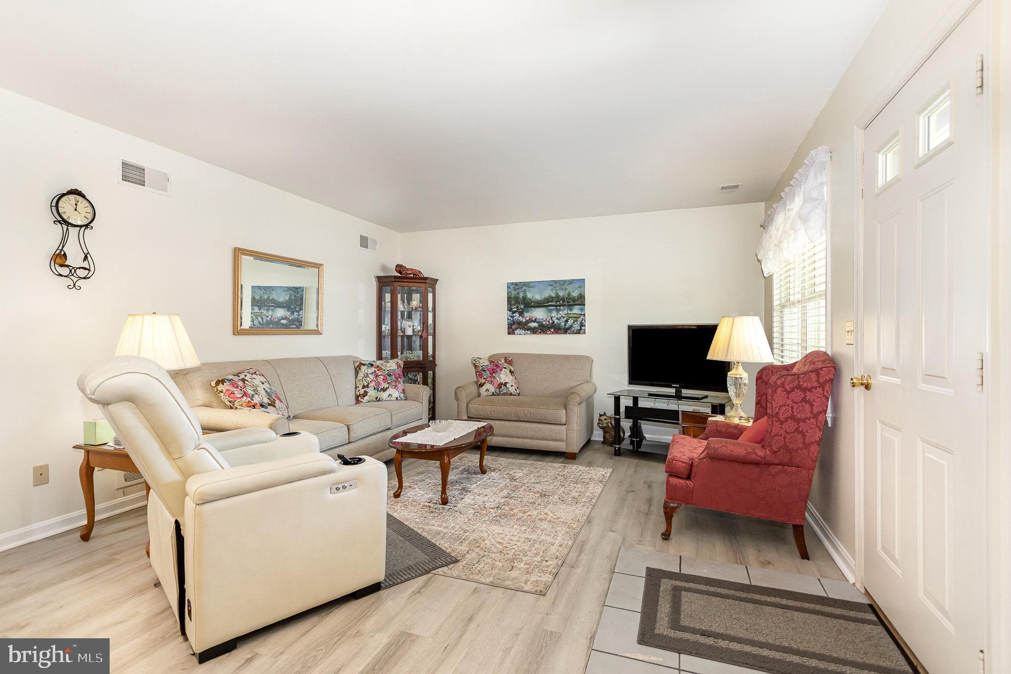 LONGSTOWN VILLAGE - Residential