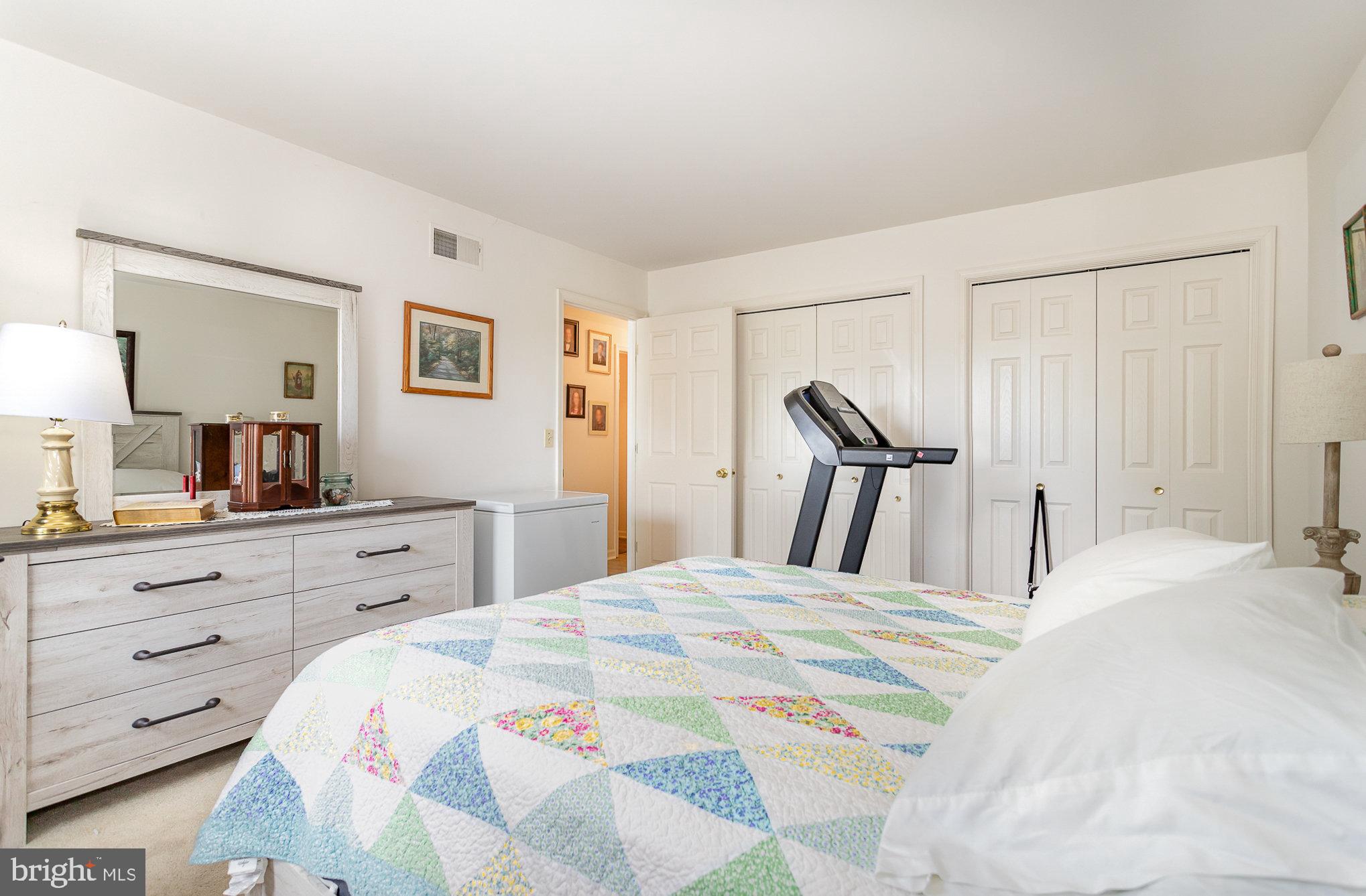 LONGSTOWN VILLAGE - Residential