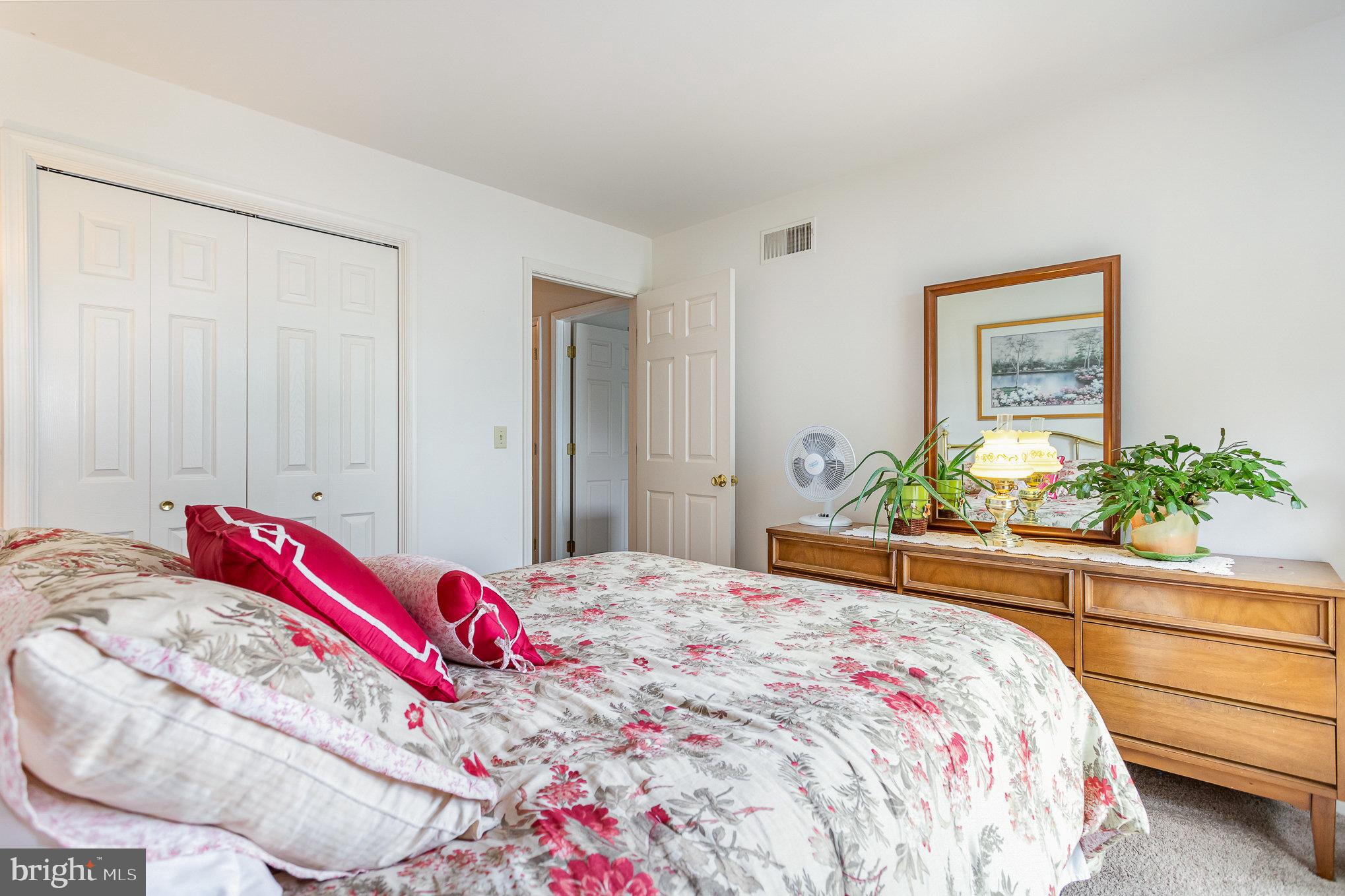 LONGSTOWN VILLAGE - Residential